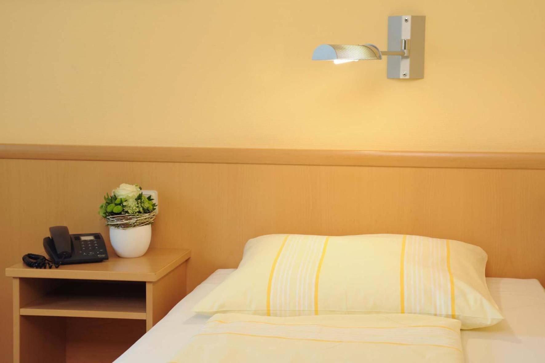 Hotel & Restaurant Hugenottengarten Friedrichsdorf Dış mekan fotoğraf