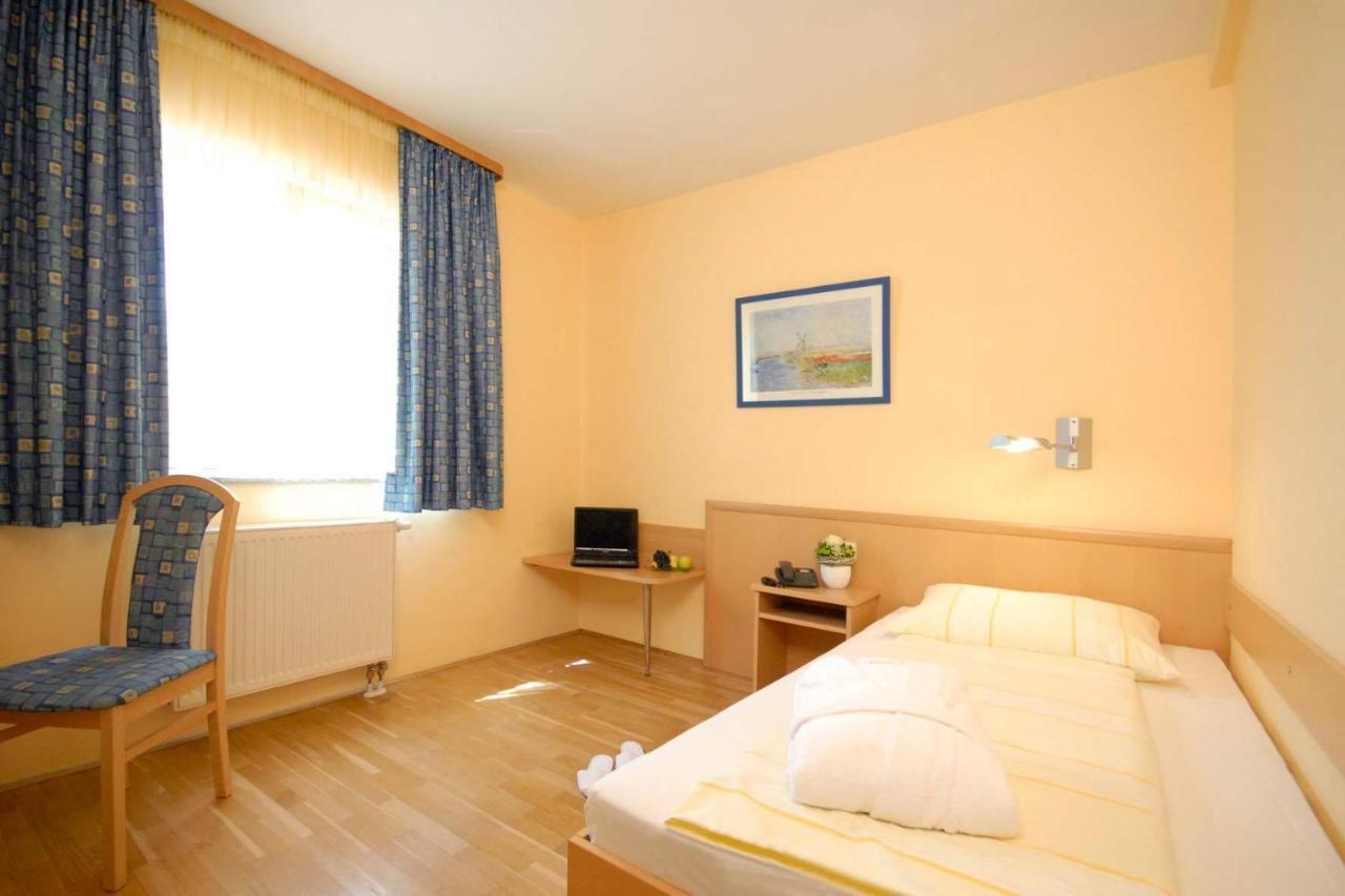 Hotel & Restaurant Hugenottengarten Friedrichsdorf Oda fotoğraf